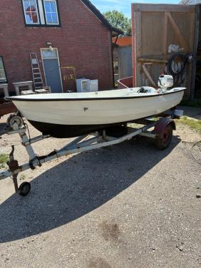 Te koop bootje met 4 pk johnson
