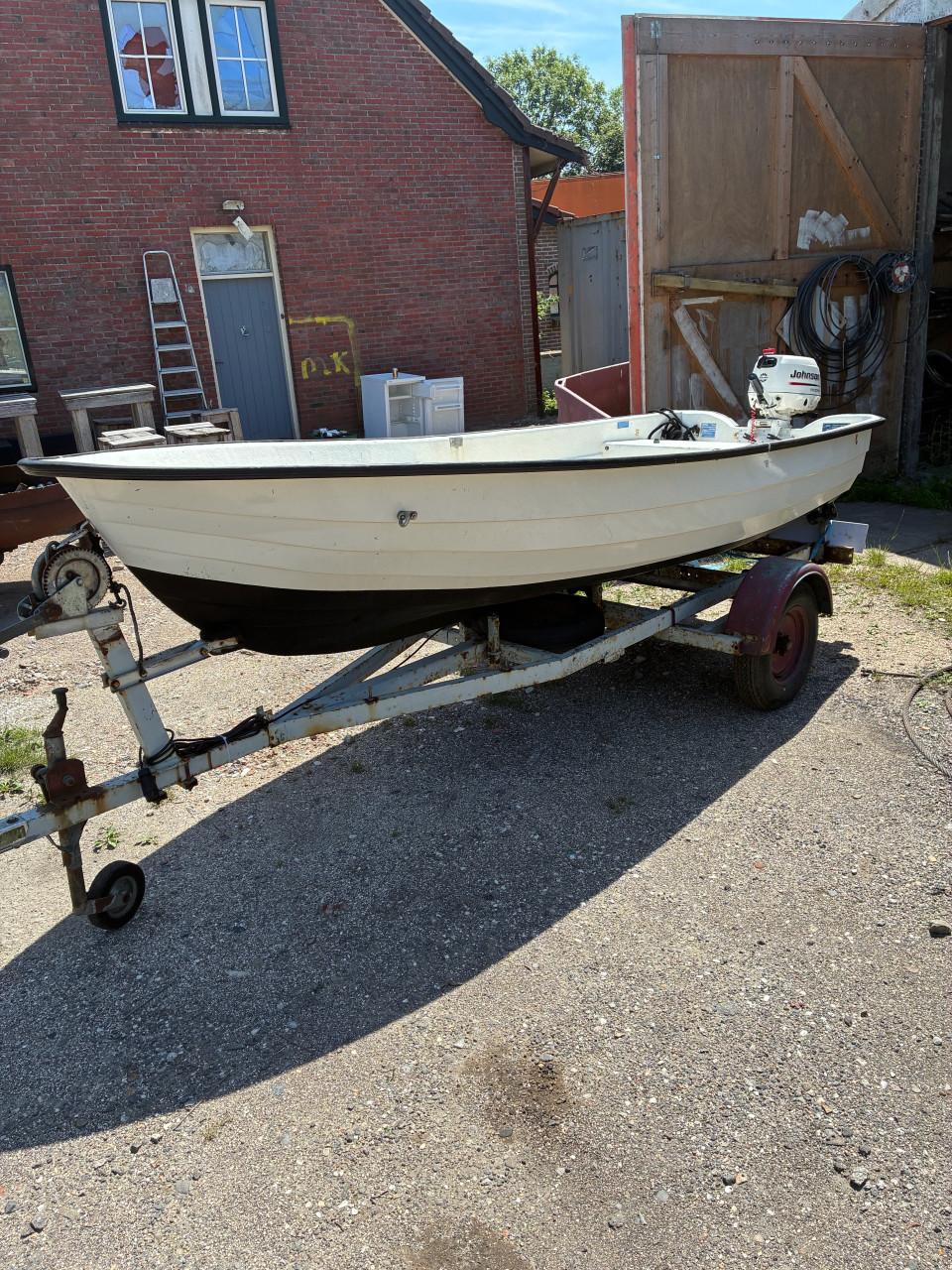 Te koop bootje met 4 pk johnson