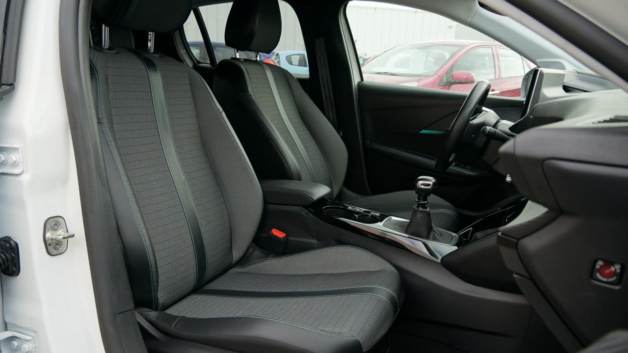 Peugeot 208 1.2 PureTech Allure Pack rijklaar incl garantie