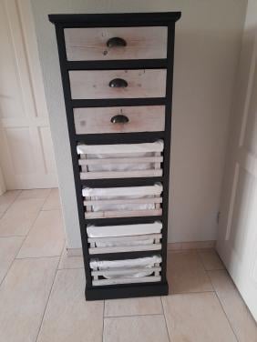 Leuke laden kast  147H x 36 x 50 ( in goede staat )