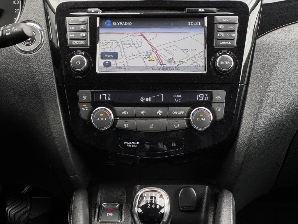 Nissan Qashqai 1.2 tekna | trekhaak | navigatie | leder | 360° camera | sto