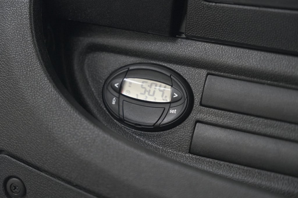Peugeot Boxer 330 2.2 bluehdi 140 l2h2 premium | navigatie | houtenvloer in