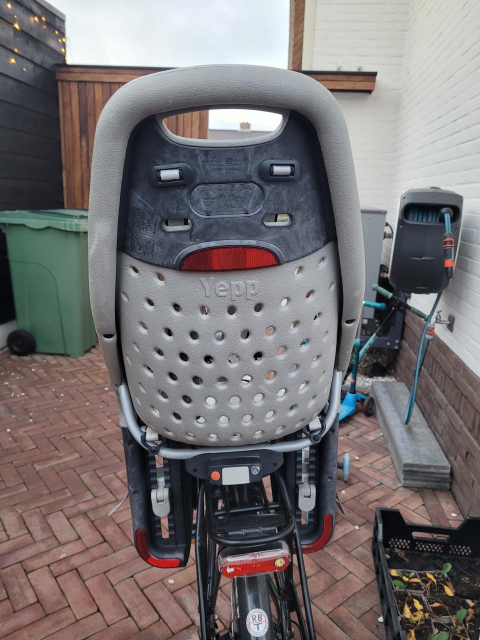 Thule Yepp fietsstoeltje achter met zadelbeugel