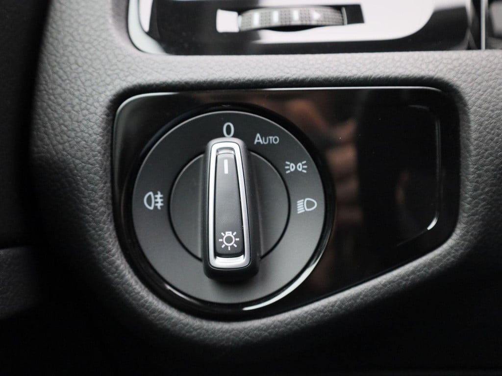 Volkswagen Golf variant 1.0 tsi comfortline | iq-drive | lmv | navigatie | 