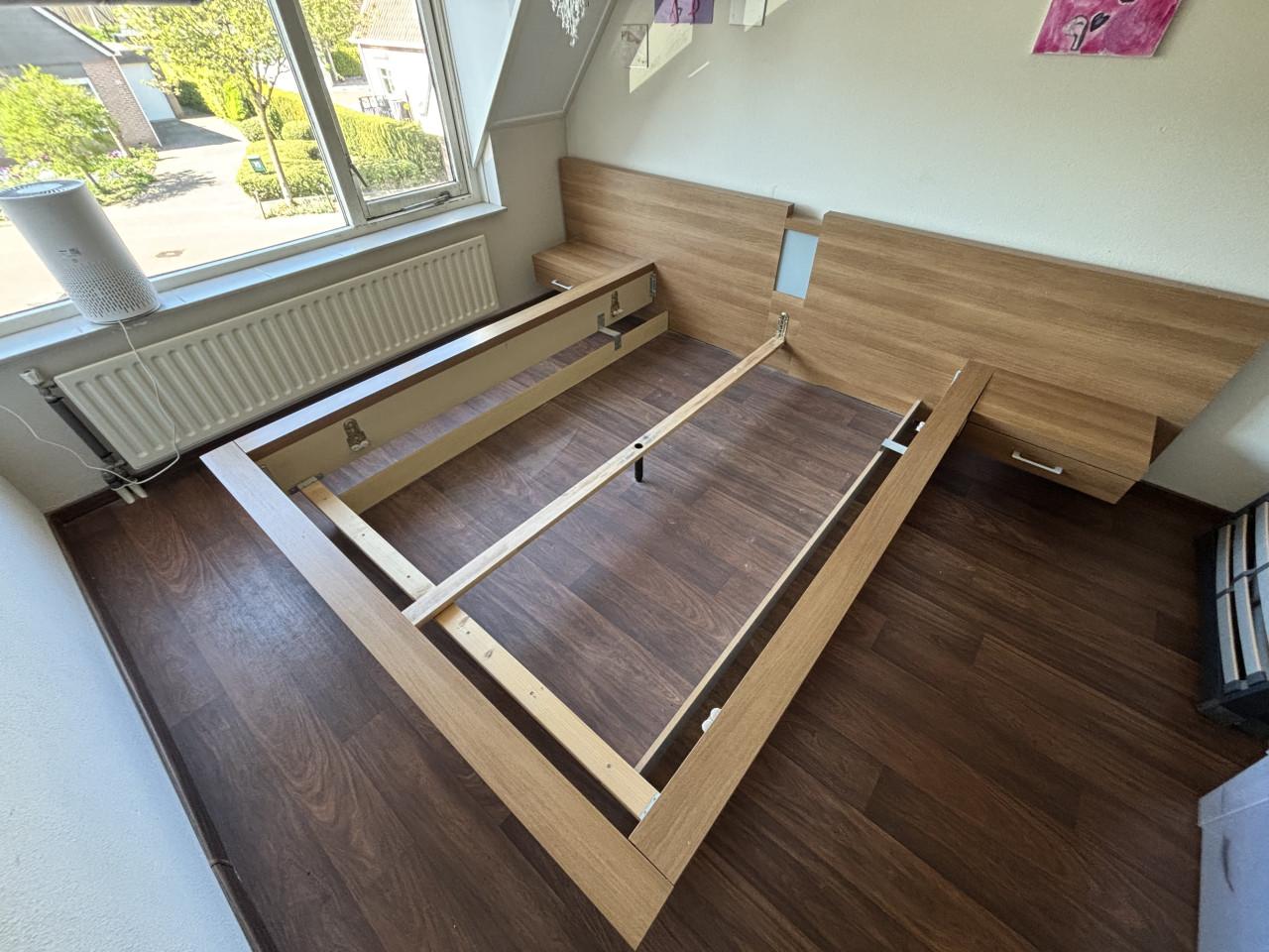 Modern 2 persoonsbed matraslengte 210