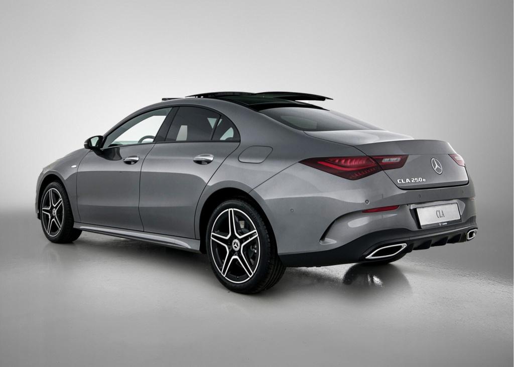 Mercedes-Benz Cla 250 e business solution amg | nightpakket | smartphone in