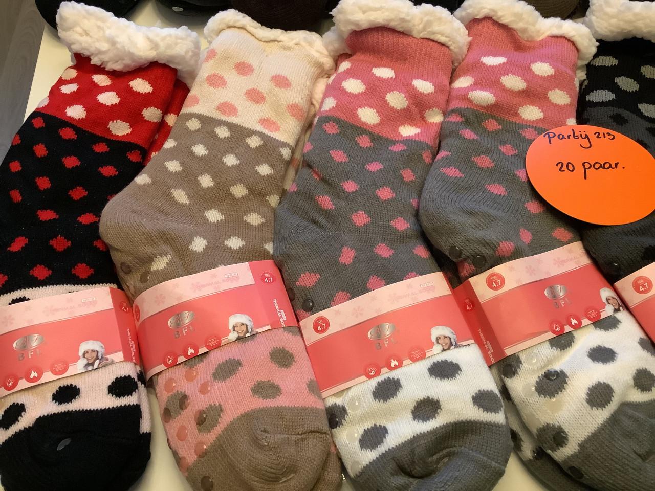 Partij leuke fluffy huissokken. (Partij 213)