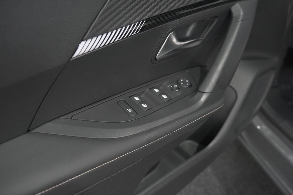 Peugeot 2008 puretech 130 eat8 allure | 360 camera | adaptieve cruise contr