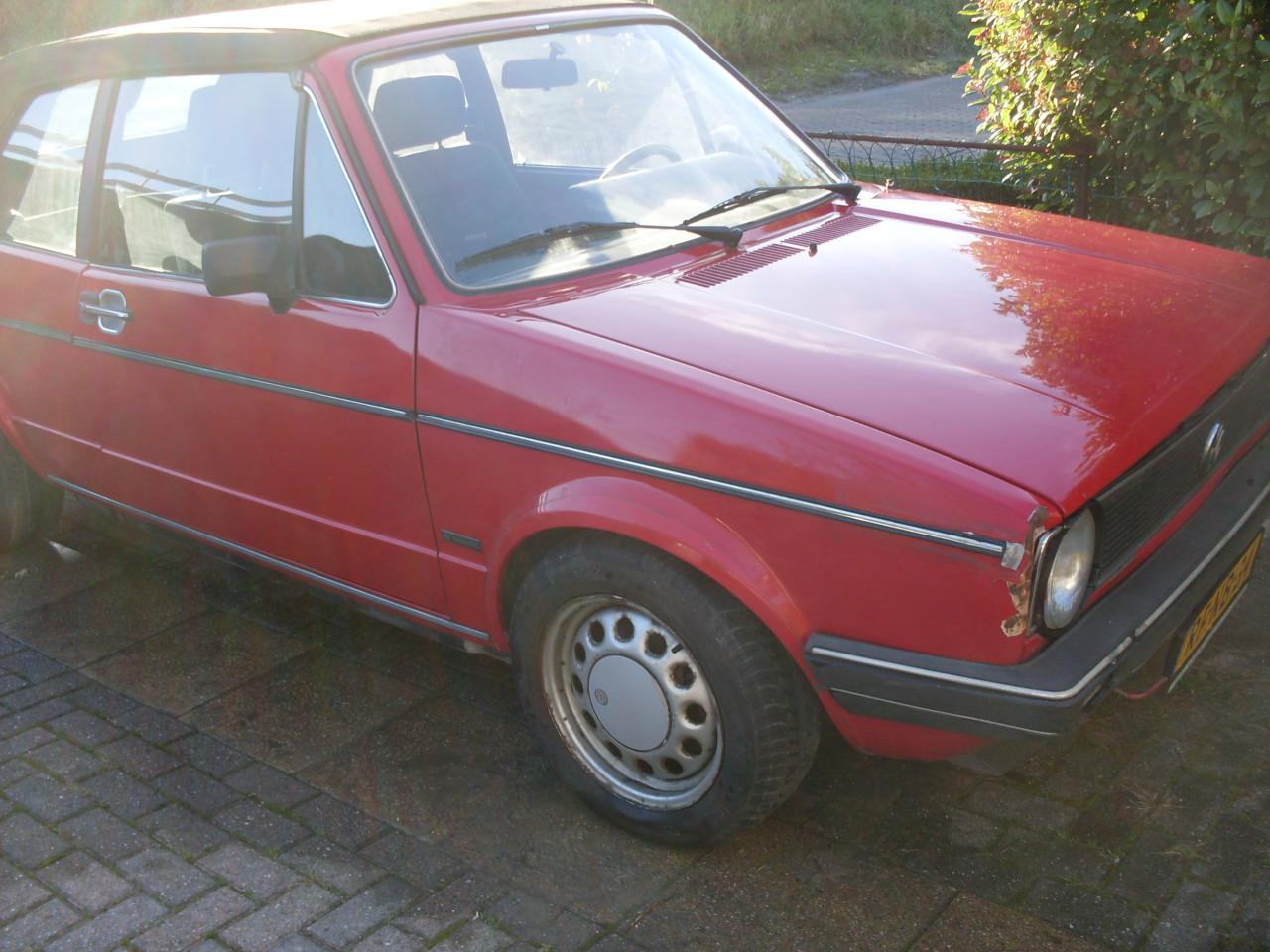 Wegens ziekte 2 vw golf 1 cabrio oltimers te koop