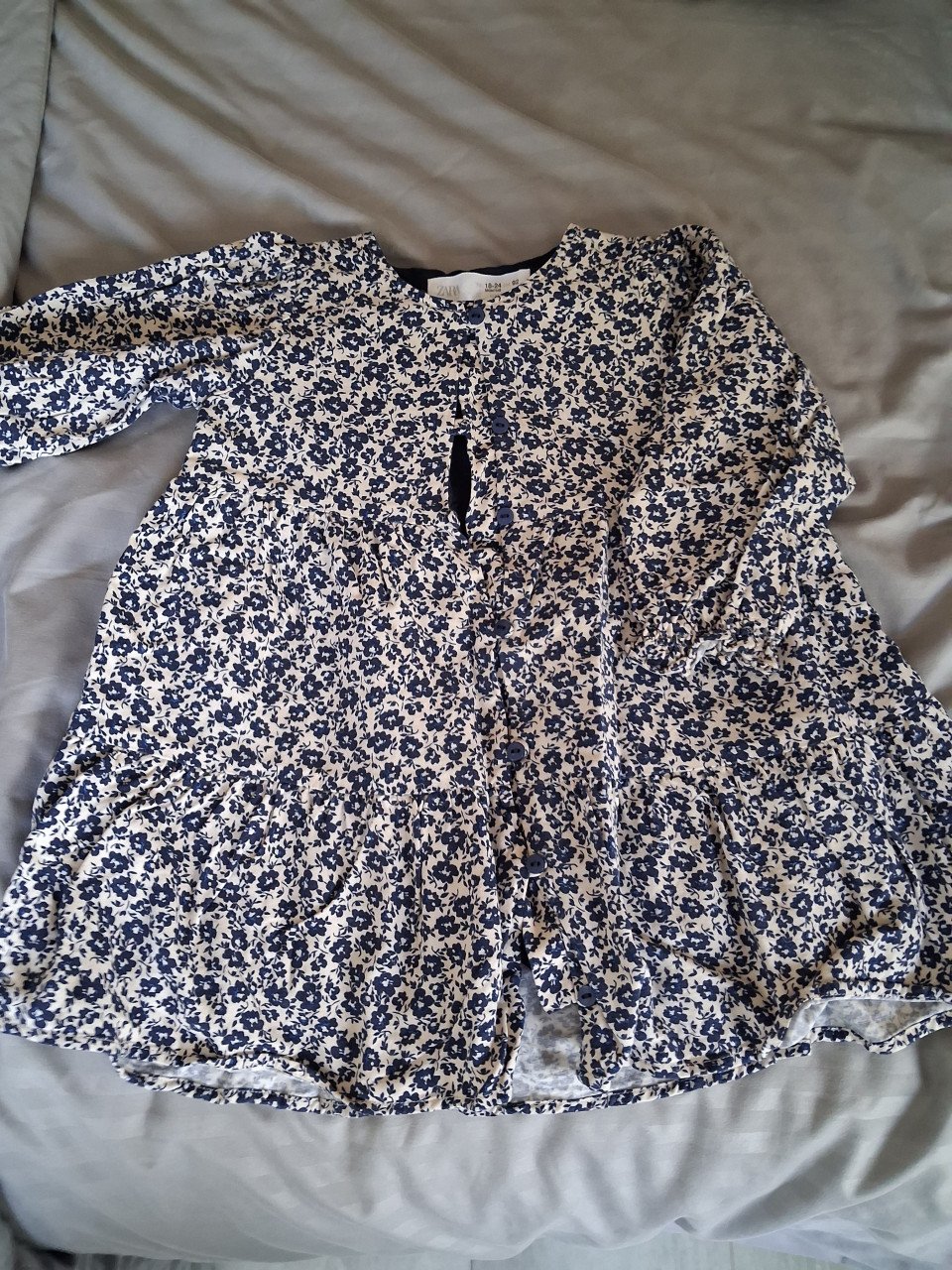 Jurkjes Zara maat 92, gebloemd.