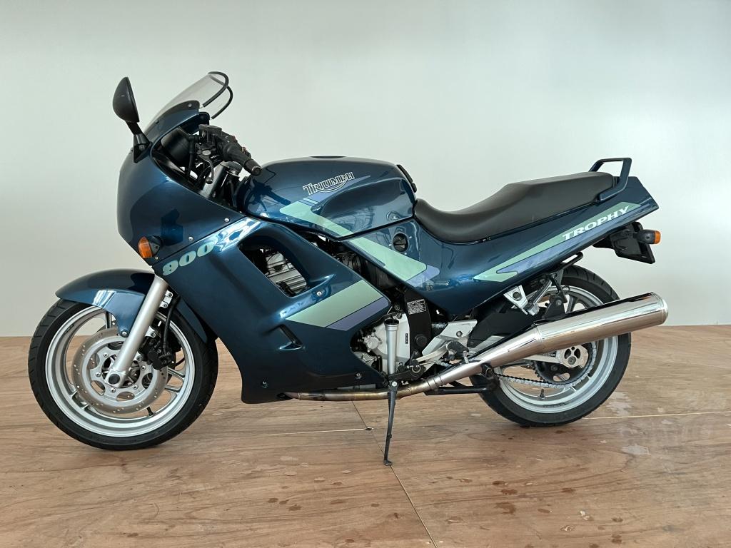 Triumph Trophy tour 900