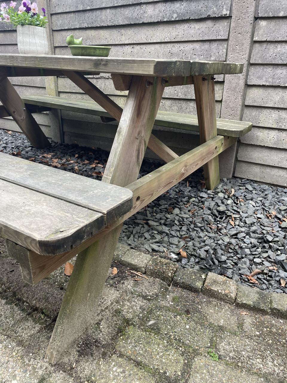 Houten picknicktafel