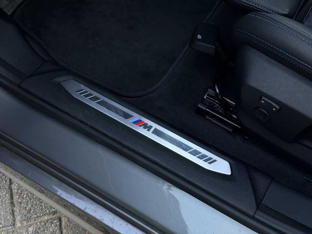 BMW 1 Serie 118i m-sport | carplay | parkeer sensoren | dab | cruise contro