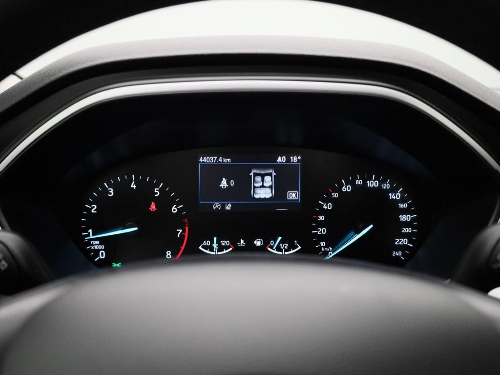 Ford Focus wagon 1.0 ecoboost hybrid trend edition business | cruise contro