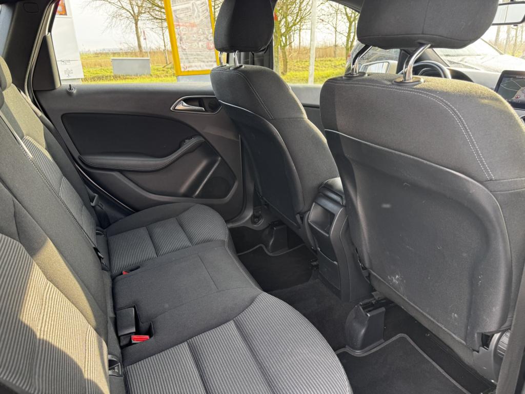 Mercedes-Benz B-Klasse 180 business automaat | lmv | trekhaak | nav | camer