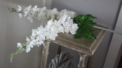 Set van 2 witte  nepbloemen