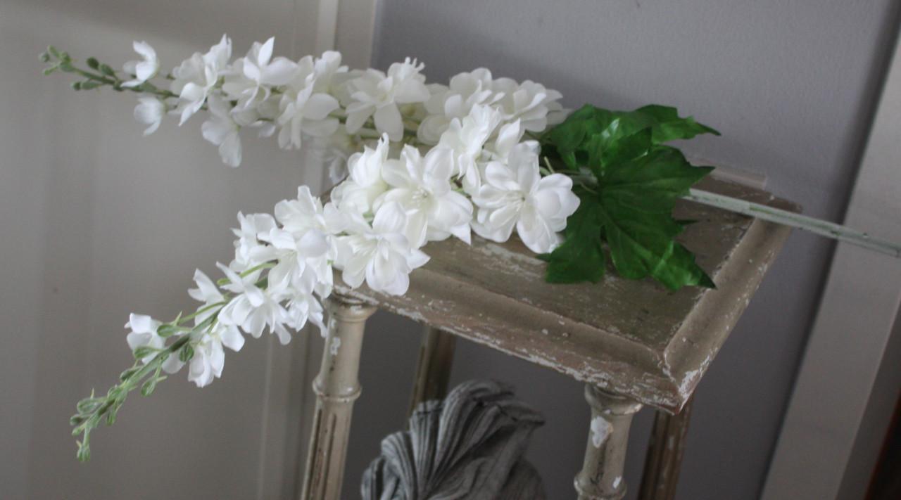 Set van 2 witte  nepbloemen
