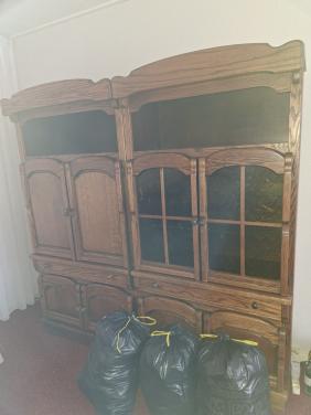 Gratis, donkereiken wandmeubel