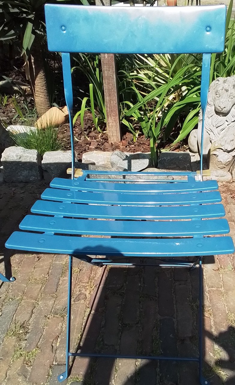 Bistro set bestaande uit vierkante tafel met 2 stoelen.