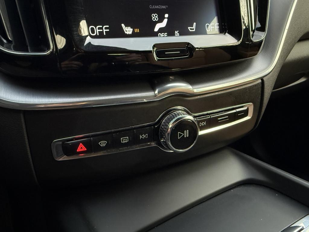 Volvo XC60 2.0 t4 momentum // 18.000km! //