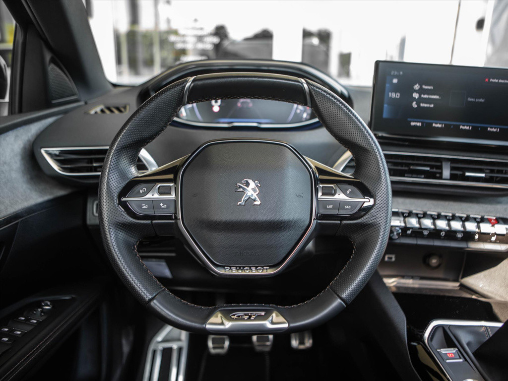 Peugeot 5008 puretech 130pk gt | panoramadak | trekhaak | stoelverwarming |