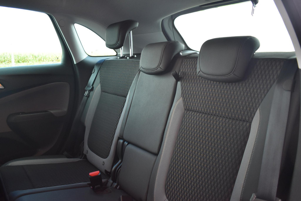 Opel Crossland X 1.2 turbo innovation | winterpakket | lmv | navi |