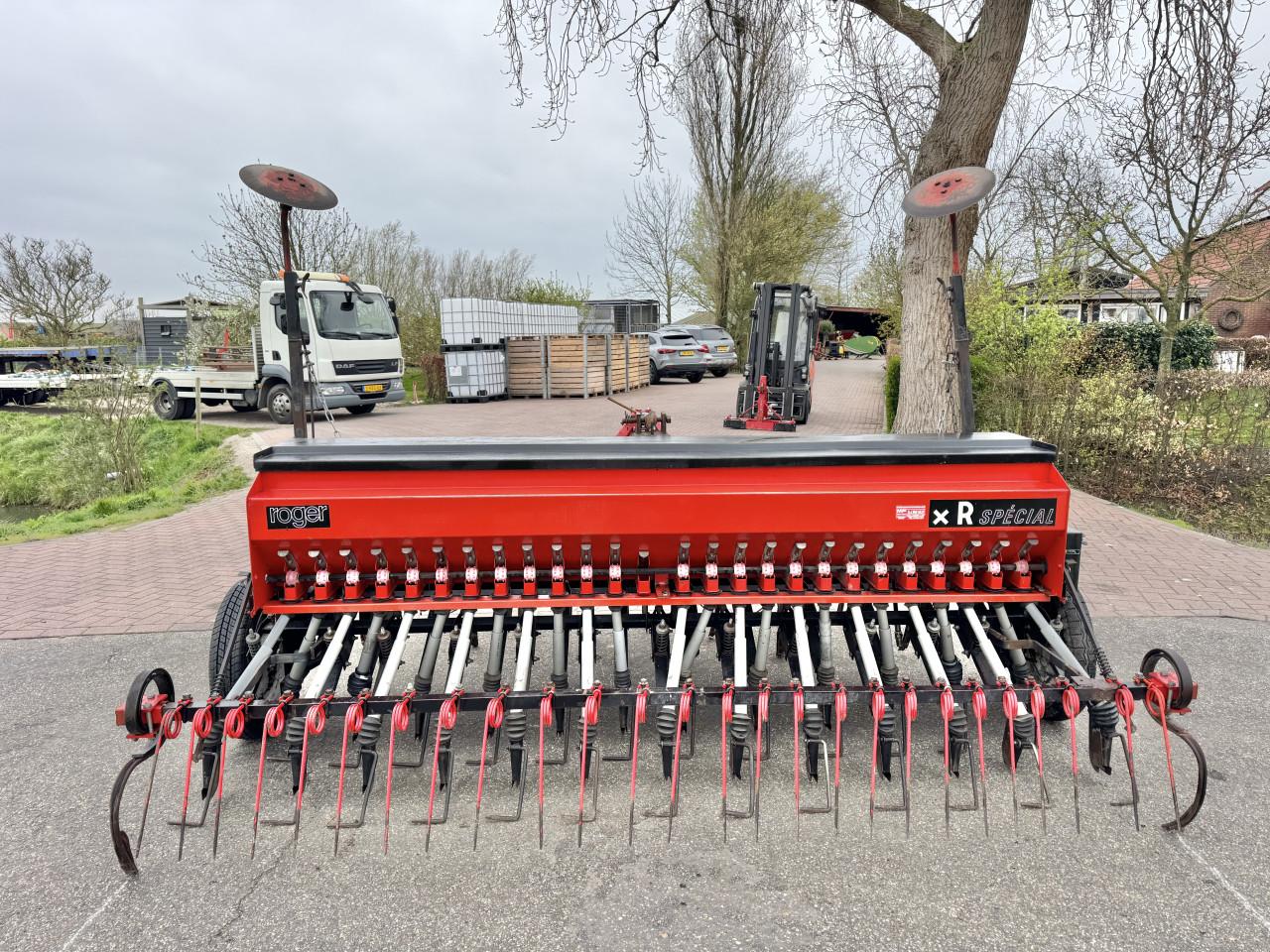 Roger zaaimachine met triltand eg 3 Mtr