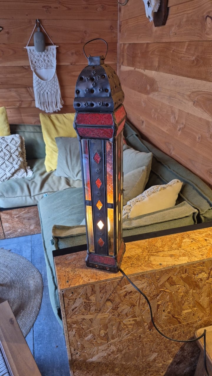Lamp met gekleurd glas
