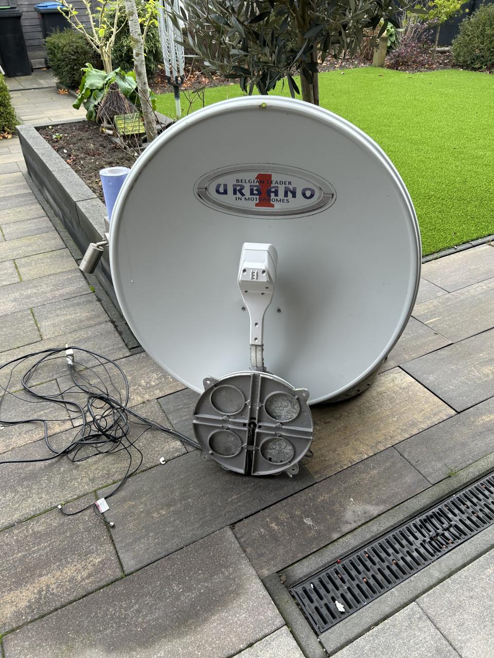 Satelliet schotel compleet