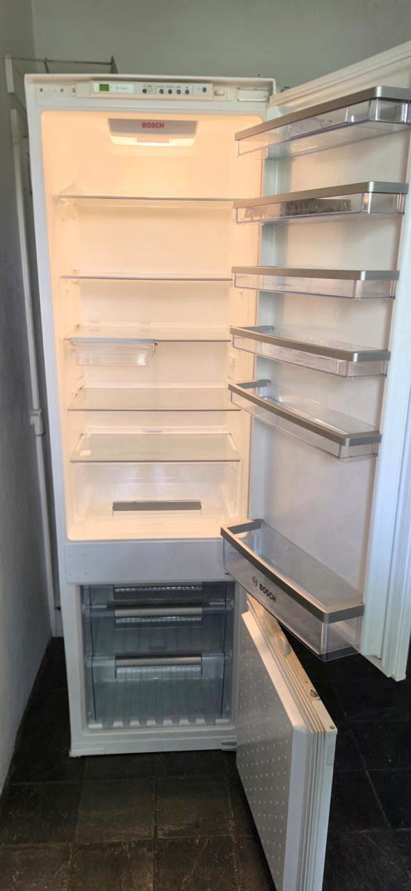 Inbouw koelkast met vriesgedeelte apart.  merk Bosch in zeer goede staat