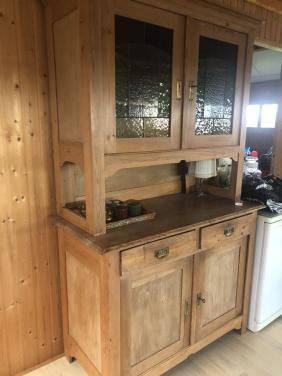 Grenen buffetkastje met glas in lood raampjes