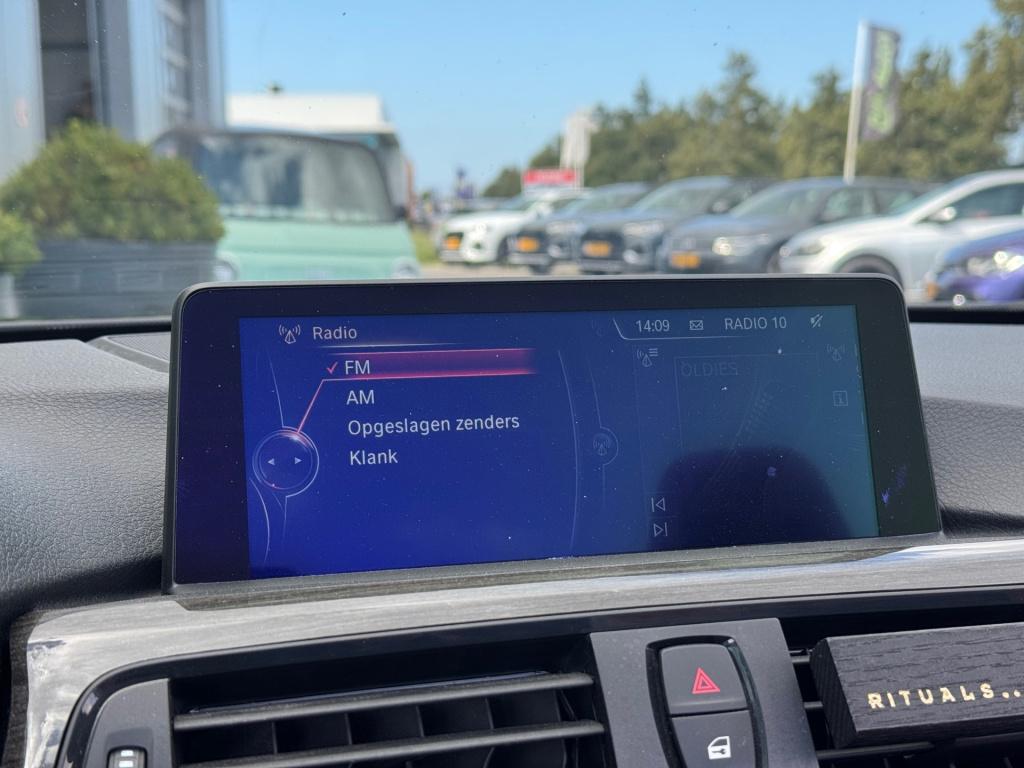 BMW 4 Serie cabrio 428i high executive * nl auto nap * stoel + nek verwarmi