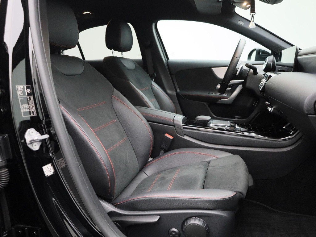 Mercedes-Benz A-Klasse 200 business solution amg | automaat | navigatie | a