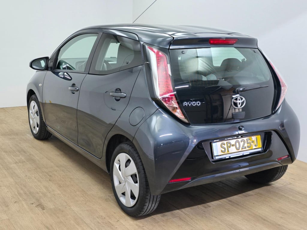 Toyota Aygo 1.0 vvt-i x-nav | parkeercamera | navi | cruisecontrol | blueto