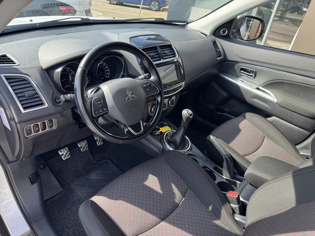 Mitsubishi Asx 1.6 cleartec intense | navigatie | trekhaak | airco | achter