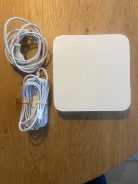 Apple airport Xtreme base station A 1354 - wifi access point