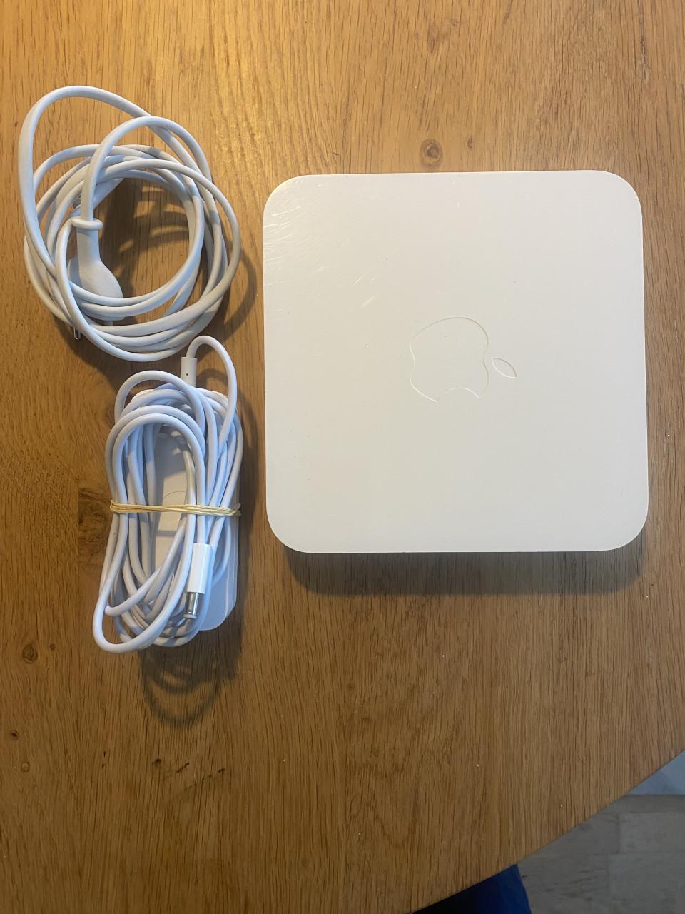 Apple airport Xtreme base station A 1354 - wifi access point
