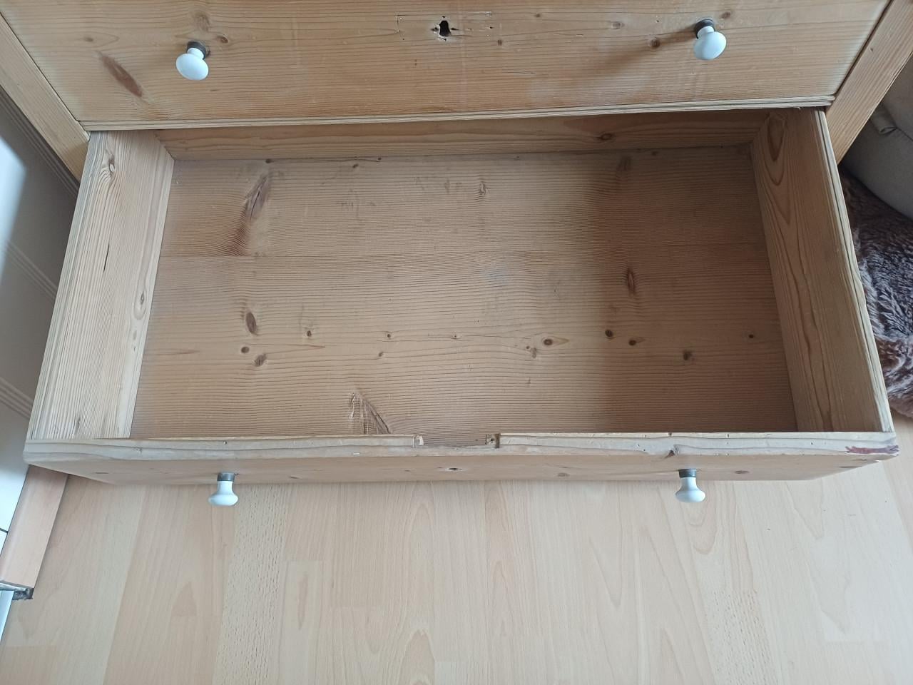 Antieke GRENEN LADEKAST met 4 laden met veel opbergruimte!