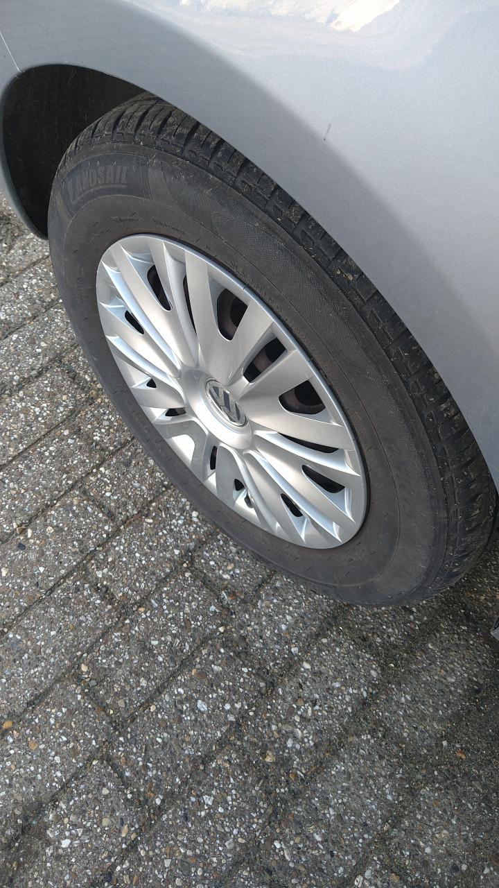 Volkswagen 6 15 inch velgen met wieldoppen