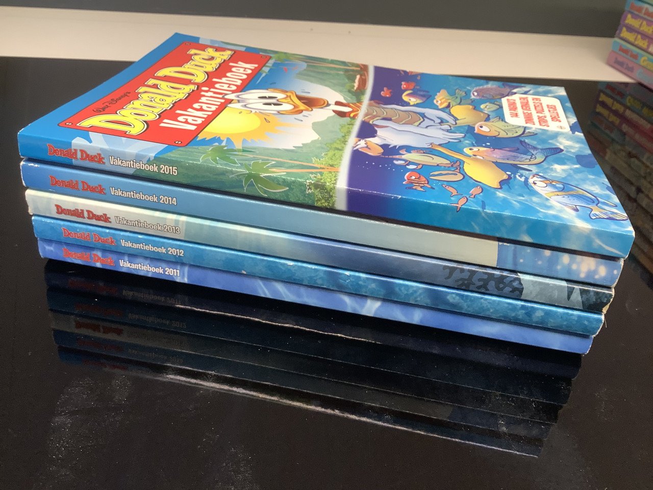Grote stapel Donald Duck vakantie- en winterboeken.  Alleen af te halen.
