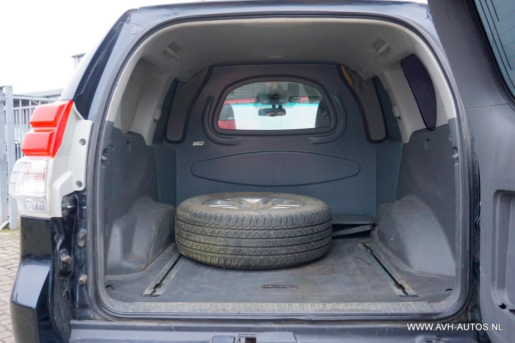 Toyota Land Cruiser 3.0 d-4d-f vx window van