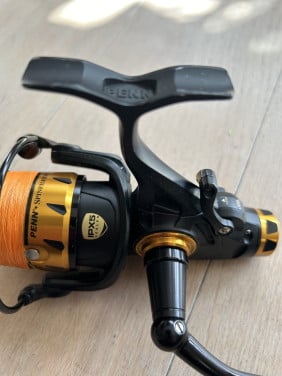 Te koop Penn 2500 ll spinfisher v1 ipx5 sealet met gevlochten  nieuw