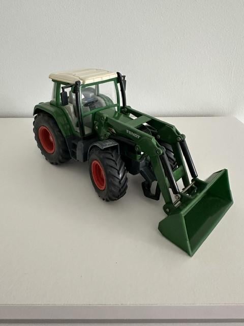Verzameling landbouw miniaturen, o.a. Fendt & Valtra Valmet