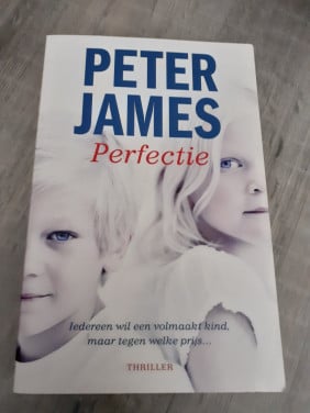 Boek:Perfectie van Peter James.