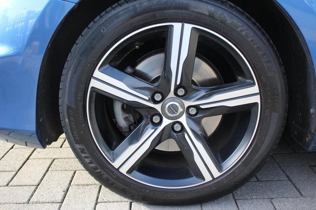 Volvo V40 2.0 t2 r-design - leder/alcantara - harman kardon - led - navi - 