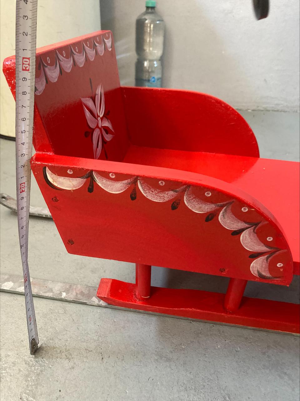 Decoratieve en gebruiksklare houten kinder slee