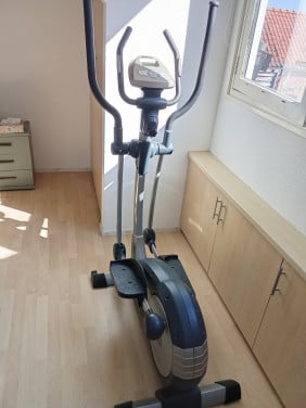 Cross trainer