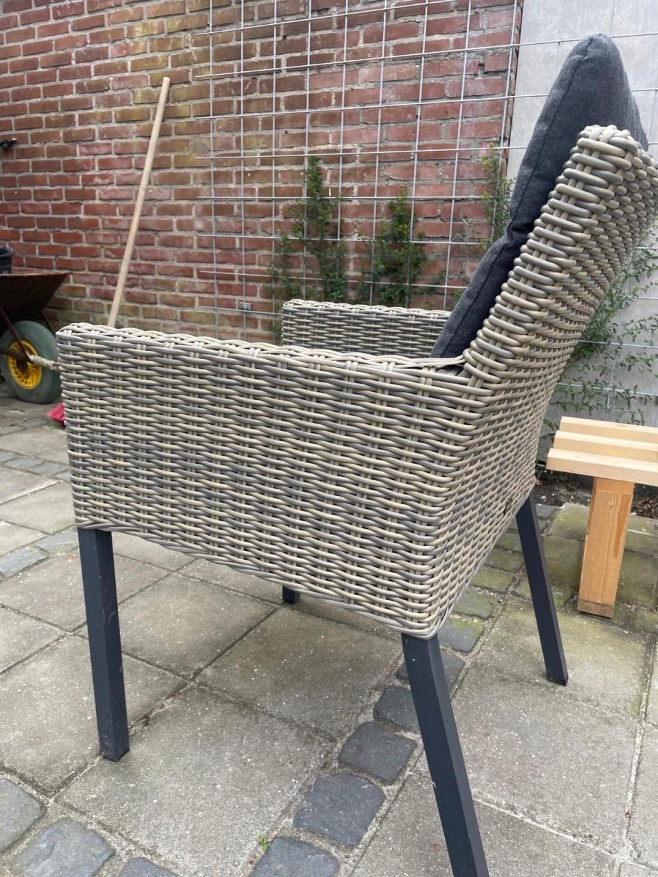 Tuintafel en -stoelen