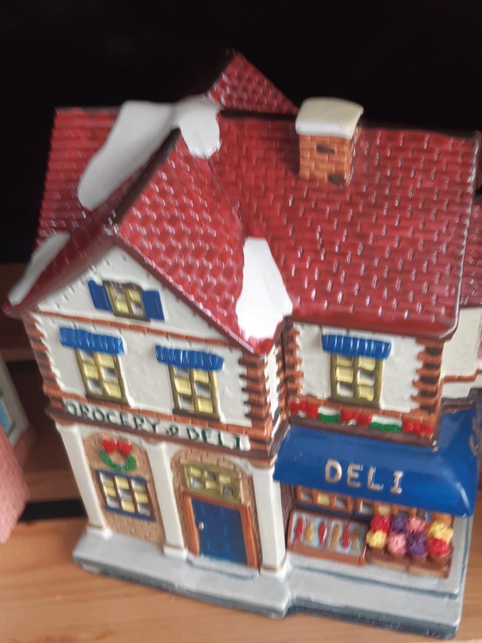 4 SCHATTIGE KERSTHUISJES keramiek
