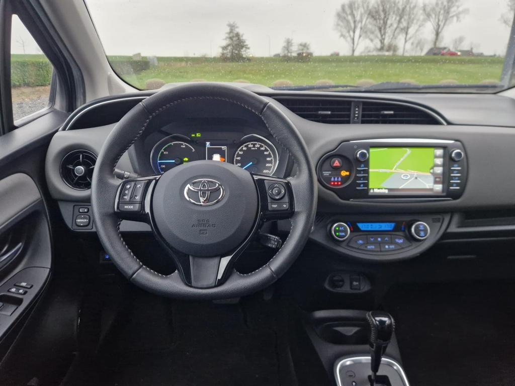 Toyota Yaris 1.5 hybrid dynamic | automaat | navi| rijstrookwaarschuwing | 